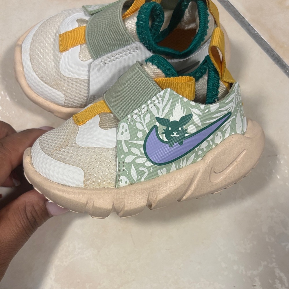 Nike Kids Shoes - Cream, Green, and Yellow